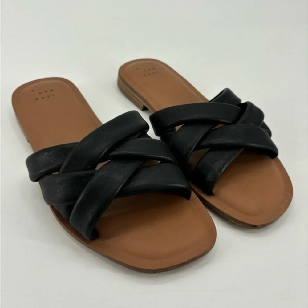 A New Day black faux leather slides size 6.5 black